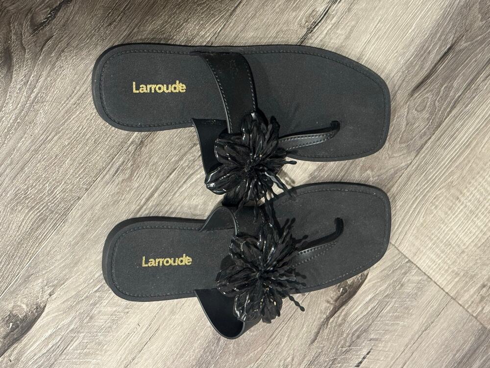 Larroudé Jelly Hibiscus Flat Sandals Black Floral Thong Size 10/11